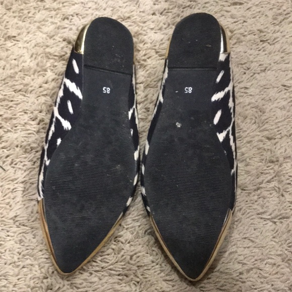 Black and white flats with gold toe - Picture 2 of 4